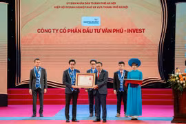 Văn Phú - Invest đón nhận Huân chương Lao động hạng Ba