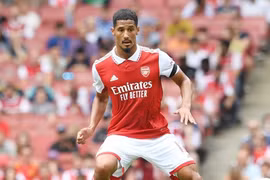 Arsenal gặp thử thách lớn trong cuộc đua vô địch Ngoại hạng Anh