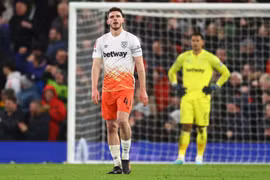 MU không nên vung tiền mua tiền vệ Declan Rice