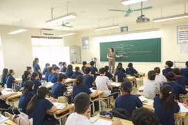 Hà Nội: Học sinh lớp 9 gấp rút “nạp” kiến thức cho kỳ thi vào THPT công lập