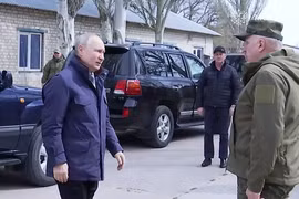 Tổng thống Putin gặp các chỉ huy quân sự Nga ở Kherson và Luhansk