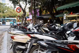 Hà Nội: Sau ra quân vỉa hè nhiều nơi vẫn bị tái lấn chiếm