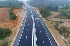 Làm việc "3 ca, 4 kíp" để khai thác 3 dự án thành phần cao tốc Bắc Nam trong tháng 4/2023