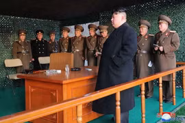 Ông Kim Jong Un kêu gọi Triều Tiên sẵn sàng chiến đấu sau khi tiếp tục phóng tên lửa