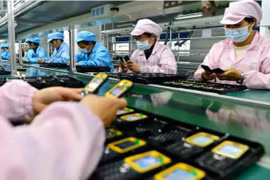 Loạt nhà máy Trung Quốc lao đao giữa "núi" hàng tồn