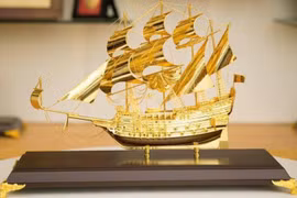 Cách bài trí thuyền buồm phong thủy mang lại may mắn, tài lộc cho gia chủ