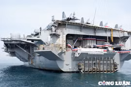 Tàu sân bay Mỹ USS Ronald Reagan cập cảng Đà Nẵng