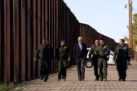 Ông Biden lần đầu đến thăm biên giới Mỹ - Mexico