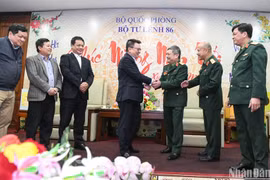 Đồng chí Lê Quốc Minh thăm và chúc Tết Bộ Tư lệnh Tác chiến không gian mạng