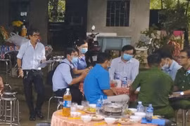Nghịch tử dùng thuốc bả chó đầu độc bố đẻ và bà nội
