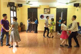 Lớp học khiêu vũ đặc biệt của những người khiếm thị