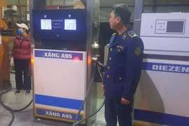 Bán xăng không đúng giá niêm yết, chủ một cây xăng tại Hà Nội bị phạt 7,5 triệu đồng