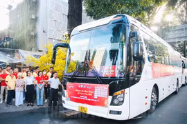2.000 vé xe miễn phí cho sinh viên và người lao động về quê đón Tết
