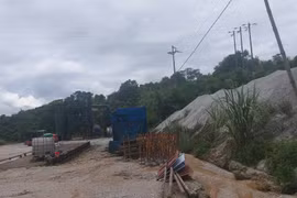 Bắc Kạn: Ngang nhiên lắp đặt trạm trộn bê tông Asphalt trái phép để thi công dự án giao thông!