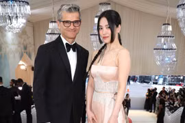 Song Hye Kyo xinh đẹp và ngây thơ khi dự Met Gala 