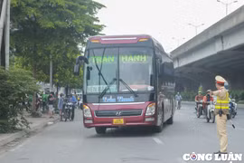 Tăng cường phối hợp tổng kiểm soát xe ô tô kinh doanh vận tải