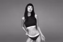 Jennie (BlackPink) khoe dáng với nội y, hút gần 5 triệu lượt xem