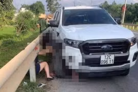 Xe bán tải nổ lốp tông liên hoàn trên quốc lộ 1, 2 người thương vong