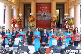 Khai mạc Triển lãm "Nghệ sĩ là chiến sĩ" nhân kỉ niệm 80 năm Đề cương về văn hóa Việt Nam