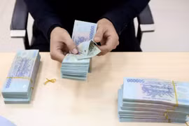 Lãi suất xuống đáy 2,8%/năm, người giàu vẫn được hưởng ưu đãi tới 11%/năm