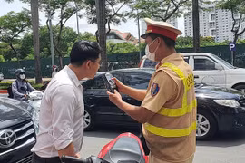 Hà Nội: Xử lý hơn 400 vụ vi phạm Luật giao thông đường bộ trong ngày 23/10
