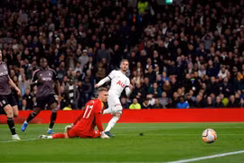 Son Heung-min tỏa sáng, Tottenham trở lại ngôi đầu Ngoại hạng Anh 2023/24
