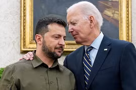 Tổng thống Biden nói sẽ viện trợ tên lửa tầm xa ATACMS với ông Zelenskyy