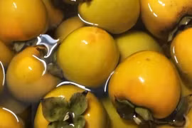 Ăn nhiều hồng ngâm, một bệnh nhân phải nhập viện phẫu thuật
