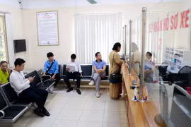 Khắc phục bất cập, tạo thuận lợi khi người dân làm biển số xe định danh