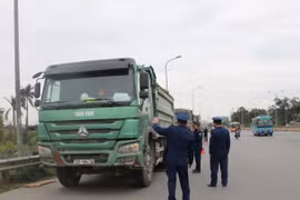 Tuyệt đối không chở hàng vượt quá tải trọng quy định và không che biển số xe