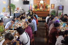 Quán chay 0 đồng gieo duyên lối sống yêu thương