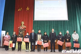 Hội Nhà báo Vĩnh Phúc trao quà Tết cho các hộ có hoàn cảnh khó khăn