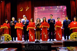 Hội Nhà báo tỉnh Hà Nam khai mạc trưng bày báo Tết, báo Xuân Quý Mão
