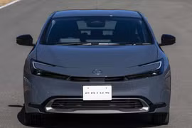 Toyota Prius thế hệ mới chốt giá từ 500 triệu đồng