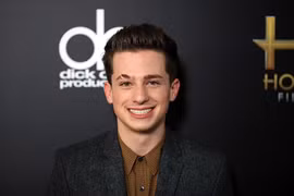 Charlie Puth hết mình trước sự cổ vũ của hàng ngàn khán giả trong đêm diễn tại Nha Trang