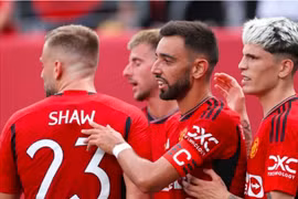 Tân đội trưởng Bruno rực sáng, Man Utd dễ dàng đánh bại Arsenal