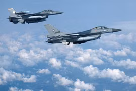 Tiêm kích F-16 của Mỹ rơi ngoài khơi Hàn Quốc, phi công nhảy dù thoát nạn