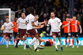Thắng ngược Luton, Man City ngắt mạch 4 trận không thắng ở Ngoại hạng Anh