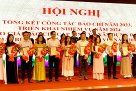 Báo Nhà báo và Công luận đạt giải tại Giải Búa liềm vàng Hà Tĩnh năm 2023
