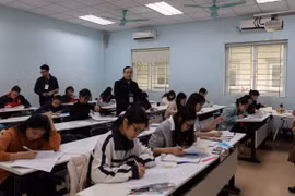 Đề xuất bỏ tuyển sinh bằng xét học bạ, giảm học phí đại học