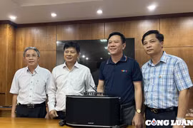 Văn phòng đại diện Hội Nhà báo Việt Nam tại TPHCM tiếp nhận thiết bị