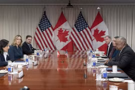Quân đội Mỹ bắn hạ 'vật thể lạ' thứ ba gần biên giới Canada