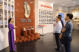Hội Nhà báo Việt Nam dâng hương tại Khu tưởng niệm chiến sĩ Gạc Ma