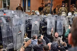 NATO triển khai thêm 700 quân tới Kosovo để kiềm chế bạo lực