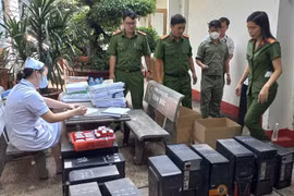 Bắt 2 đối tượng tàng trữ, mua bán giấy tờ khám, chữa bệnh trục lợi bảo hiểm xã hội