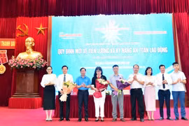 Báo Lao động Thủ đô tổ chức buổi giải đáp thắc mắc về tiền lương và an toàn lao động