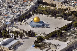 Cuộc xung đột Israel - Palestine qua những mảnh kính vỡ tại nhà thờ Al-Aqsa