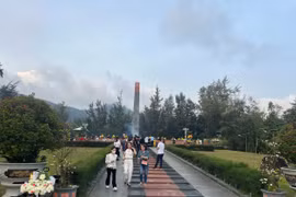 Nghĩa trang Hàng Dương mở cửa phục vụ du khách tới 24 giờ