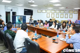 Hội đồng giám khảo Giải ảnh “Khoảnh khắc báo chí 2022” tổ chức chấm và lựa chọn các Giải