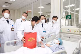 Thủ tướng Phạm Minh Chính thăm, chúc Tết tại Bệnh viện Bệnh nhiệt đới Trung ương
